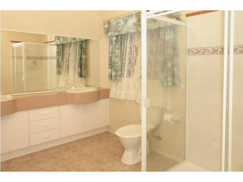 1 Mckenzie Crescent, Roxburgh Park VIC 3064