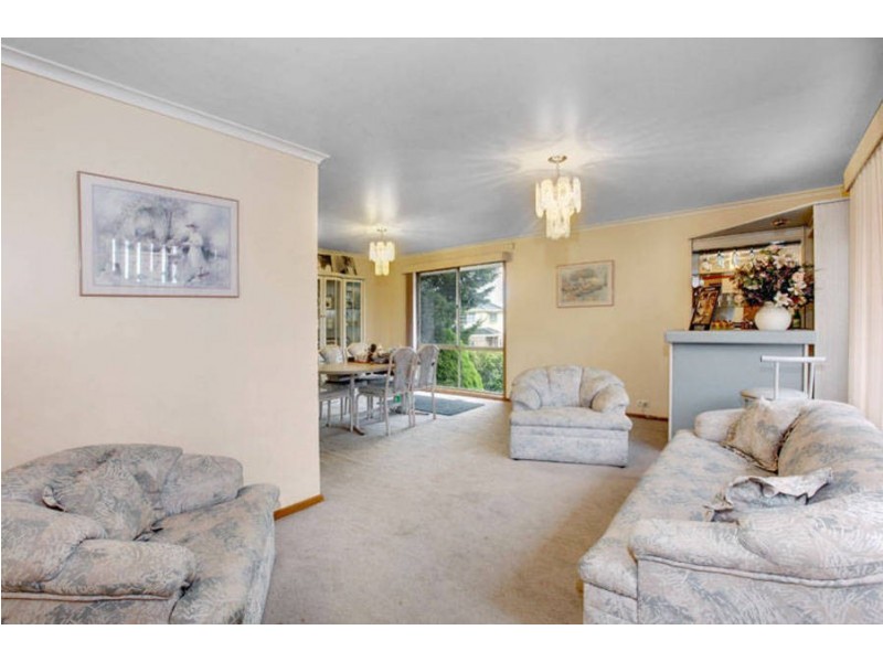 24 Ashleigh Crescent, Meadow Heights VIC 3048