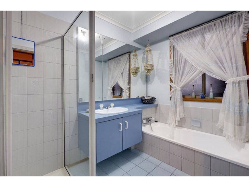 24 Ashleigh Crescent, Meadow Heights VIC 3048