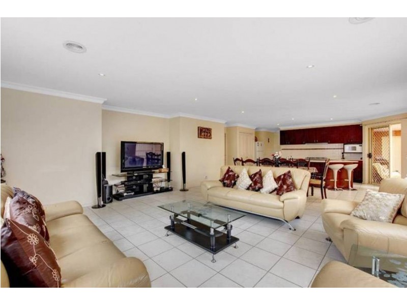 7 Regency Road, Roxburgh Park VIC 3064