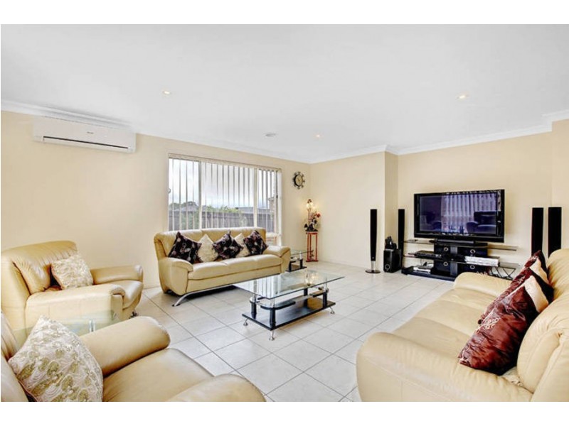 7 Regency Road, Roxburgh Park VIC 3064