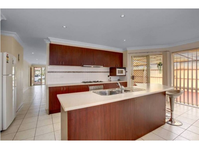 7 Regency Road, Roxburgh Park VIC 3064