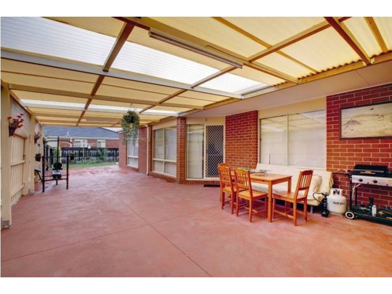 7 Regency Road, Roxburgh Park VIC 3064