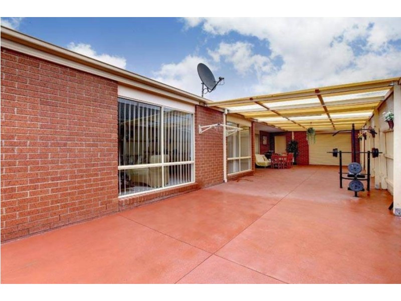 7 Regency Road, Roxburgh Park VIC 3064