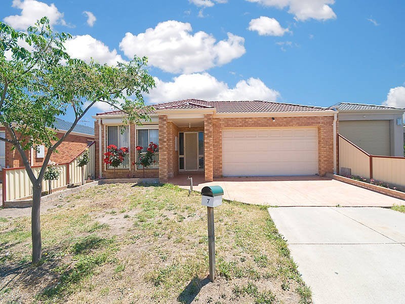 7 Brushwood Circuit, Roxburgh Park VIC 3064