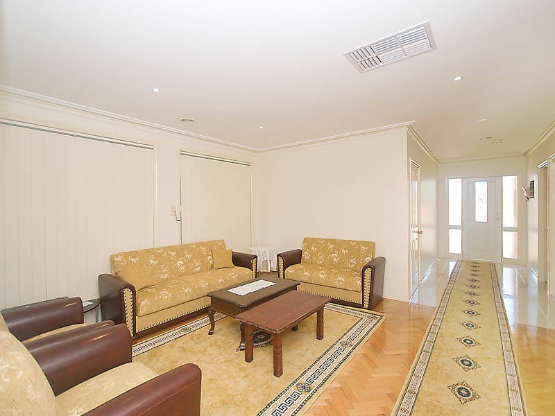 7 Brushwood Circuit, Roxburgh Park VIC 3064