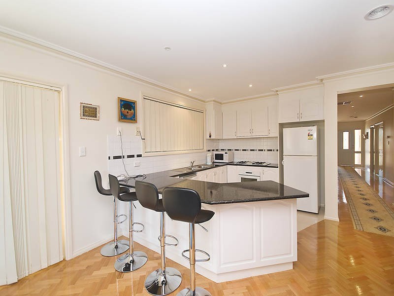 7 Brushwood Circuit, Roxburgh Park VIC 3064