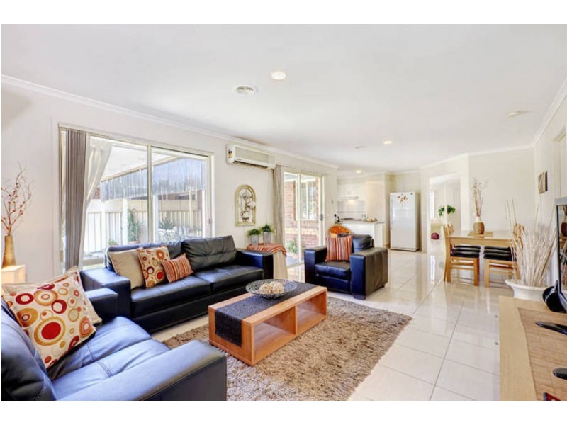 1 Alberton Avenue, Roxburgh Park VIC 3064