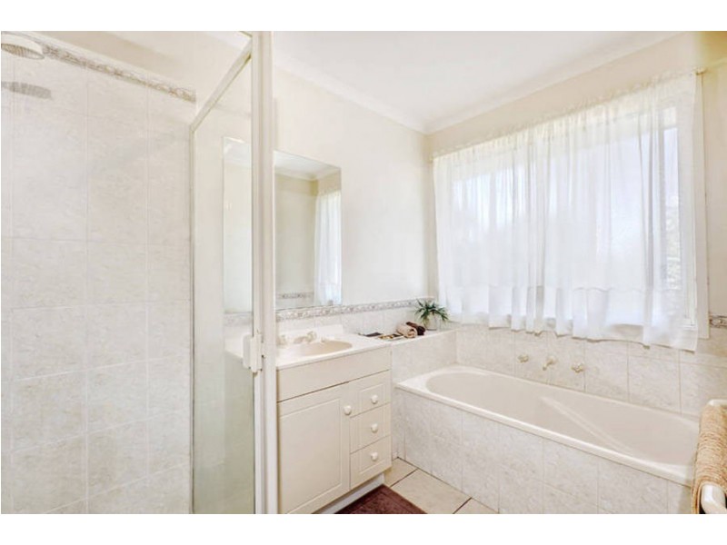 1 Alberton Avenue, Roxburgh Park VIC 3064