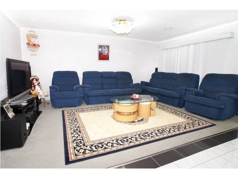 9 Wheatly Avenue, Roxburgh Park VIC 3064