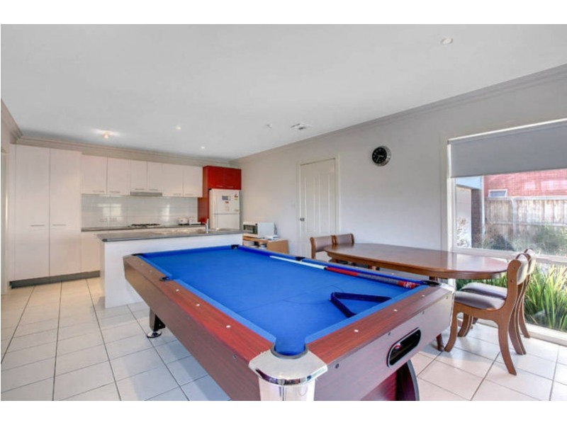 16 Viewbank Street, Roxburgh Park VIC 3064