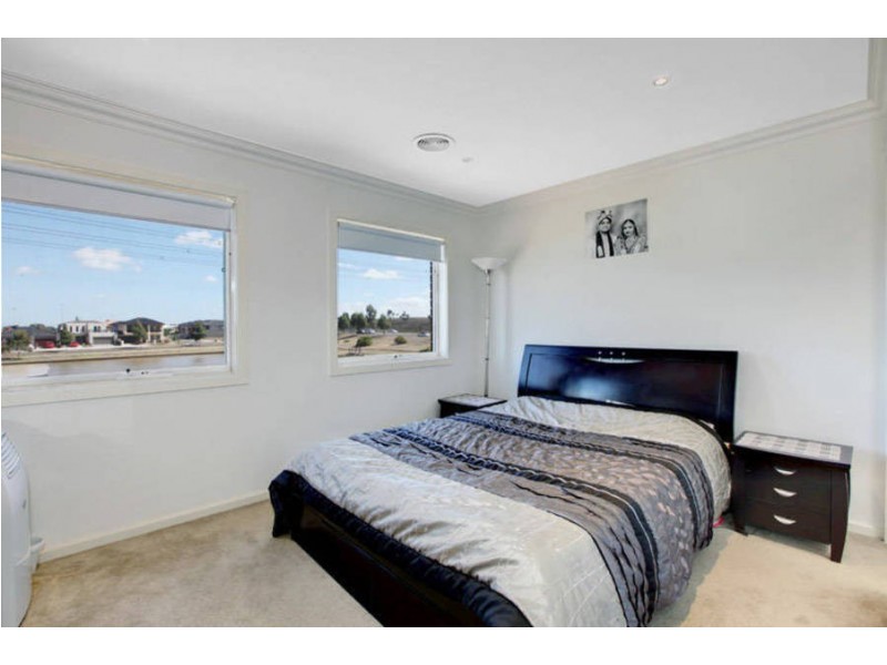 16 Viewbank Street, Roxburgh Park VIC 3064