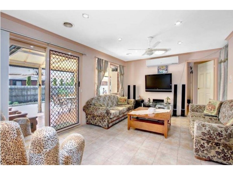 6  Wintle Close, Roxburgh Park VIC 3064