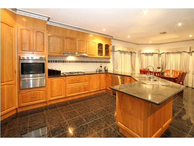 25 Paroo Avenue, Roxburgh Park VIC 3064