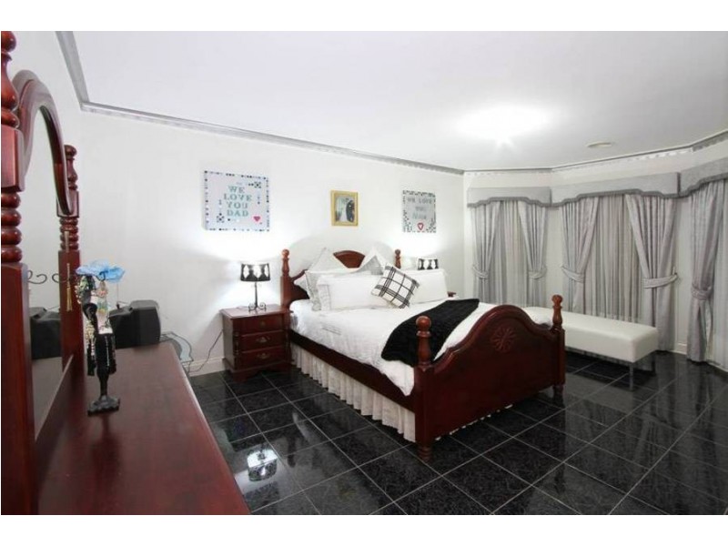 25 Paroo Avenue, Roxburgh Park VIC 3064