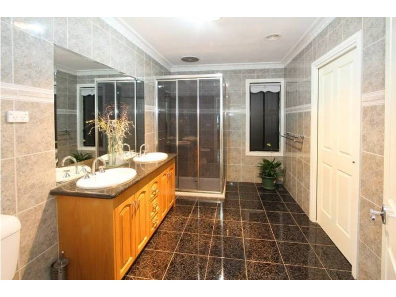 25 Paroo Avenue, Roxburgh Park VIC 3064