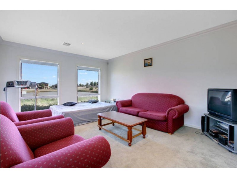 16 Viewbank Circuit, Roxburgh Park VIC 3064