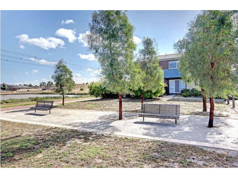 16 Viewbank Circuit, Roxburgh Park VIC 3064