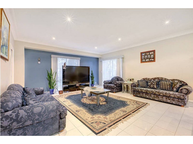 13 Preston Avenue, Roxburgh Park VIC 3064