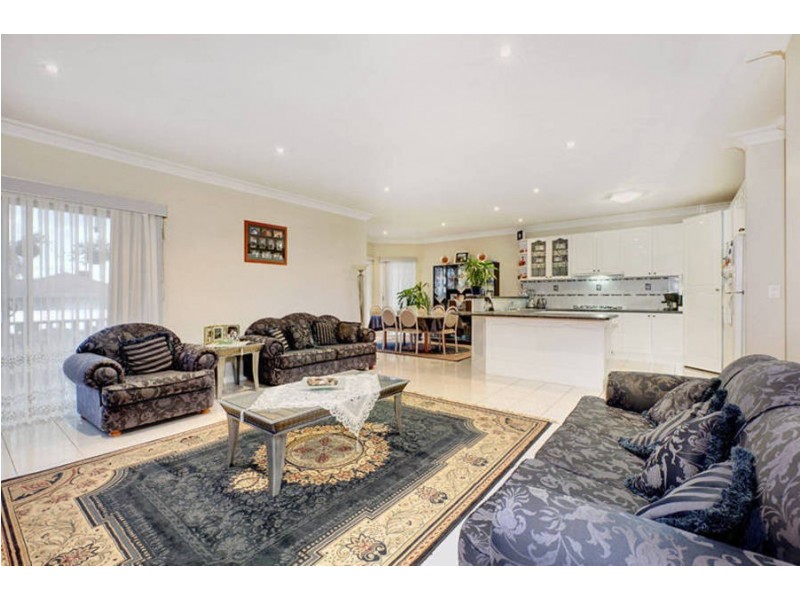 13 Preston Avenue, Roxburgh Park VIC 3064