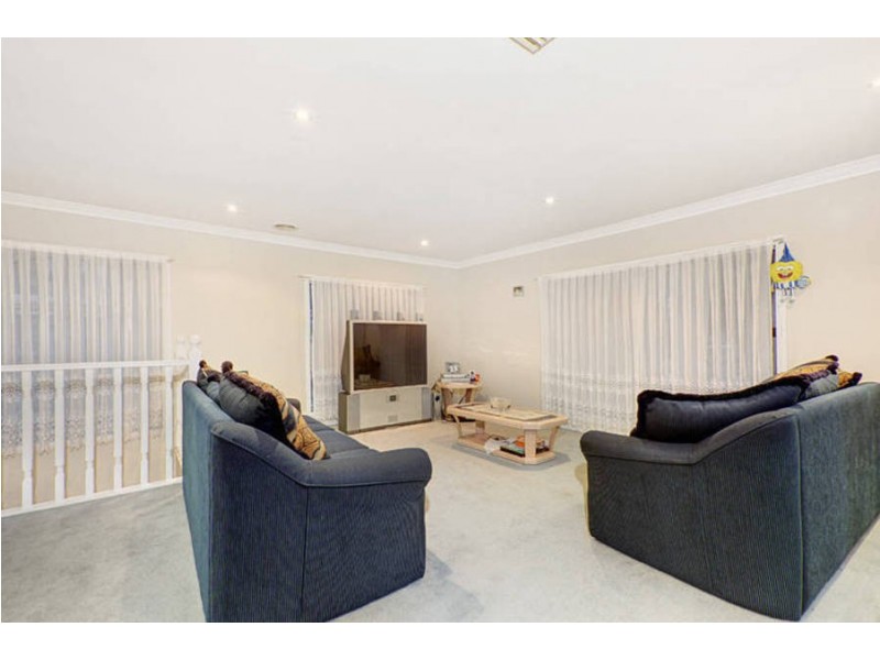 13 Preston Avenue, Roxburgh Park VIC 3064