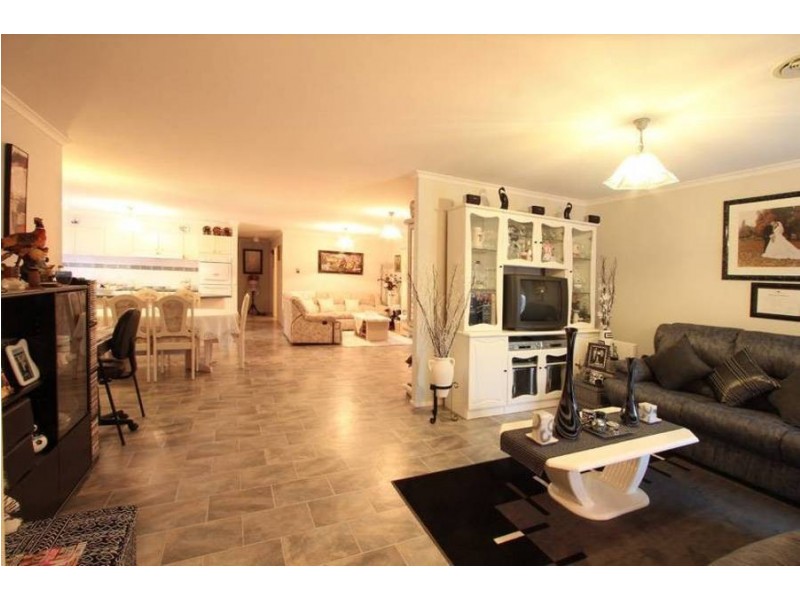 8 Merrigan Court, Roxburgh Park VIC 3064