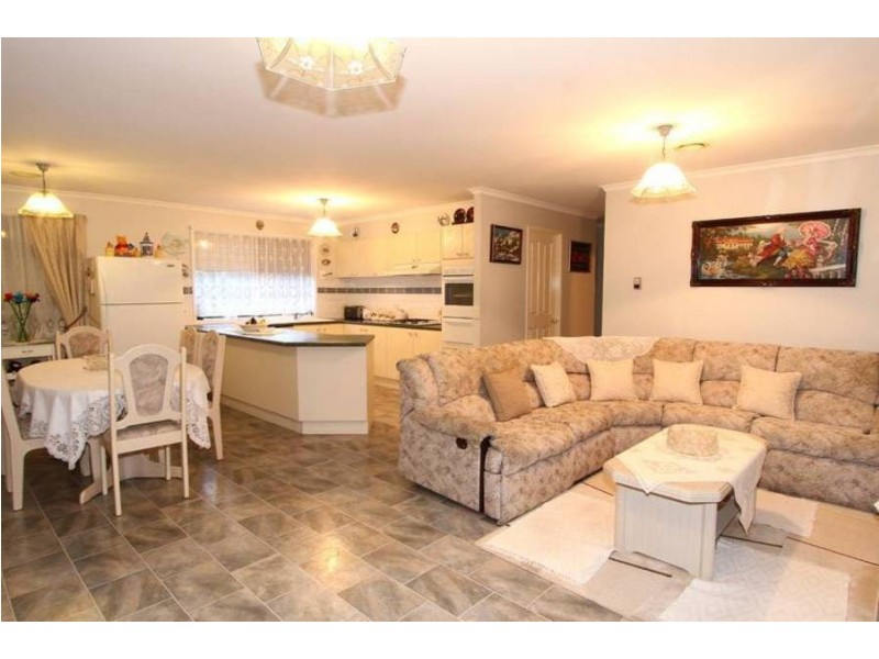 8 Merrigan Court, Roxburgh Park VIC 3064