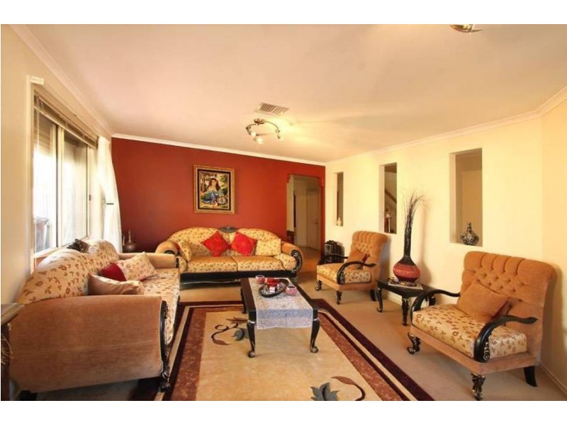 24 Rhine Drive, Roxburgh Park VIC 3064