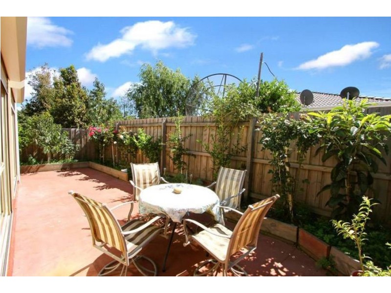 24 Rhine Drive, Roxburgh Park VIC 3064