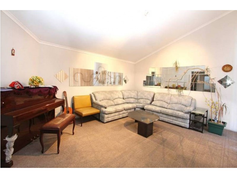 1 Dakara Close, Meadow Heights VIC 3048