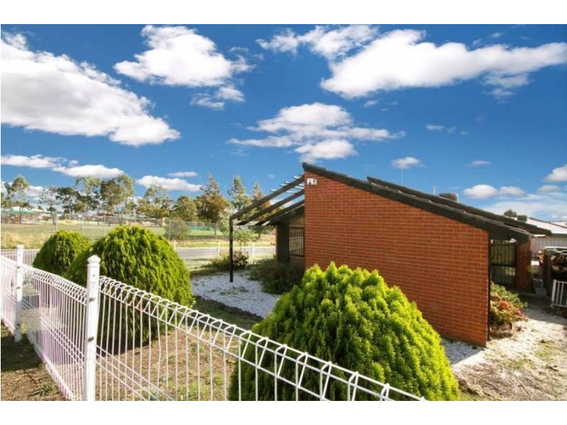 1 Dakara Close, Meadow Heights VIC 3048