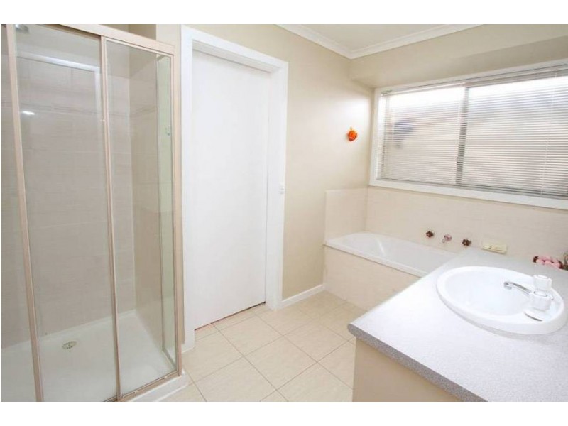 26 Linden Close, Meadow Heights VIC 3048