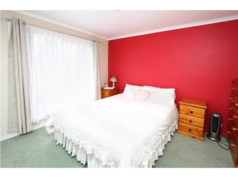 26 Linden Close, Meadow Heights VIC 3048