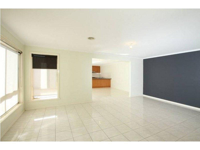 9 Severn Court, Roxburgh Park VIC 3064