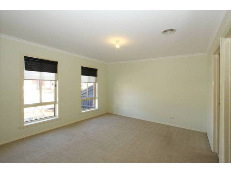 9 Severn Court, Roxburgh Park VIC 3064