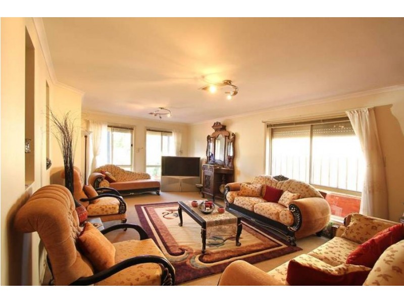24 Rhine Drive, Roxburgh Park VIC 3064