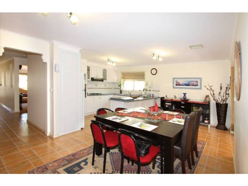 24 Rhine Drive, Roxburgh Park VIC 3064