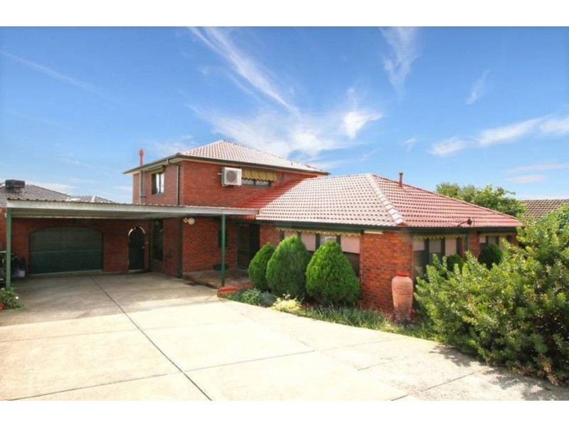 15 Clarke Drive, Gladstone Park VIC 3043