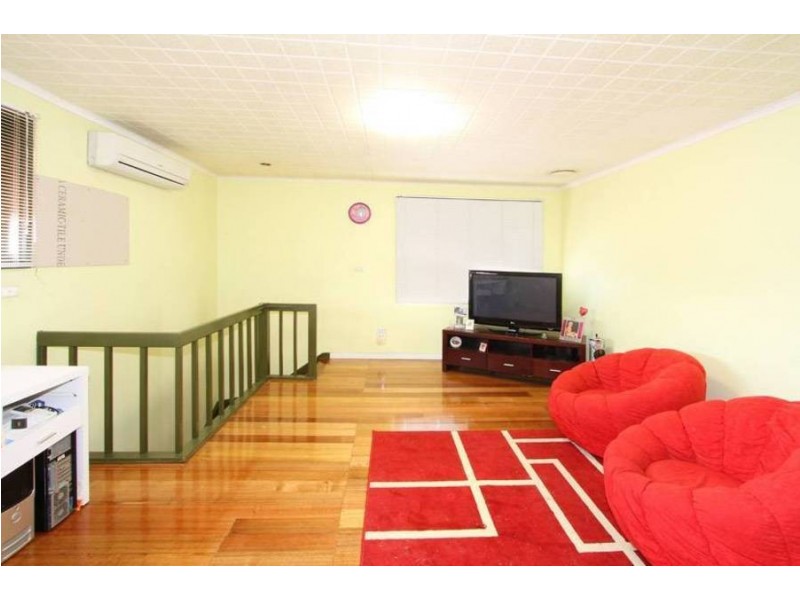 15 Clarke Drive, Gladstone Park VIC 3043