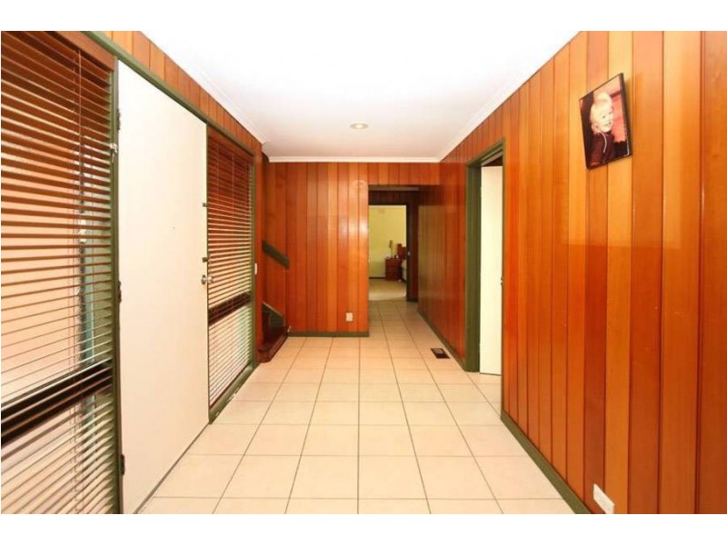 15 Clarke Drive, Gladstone Park VIC 3043