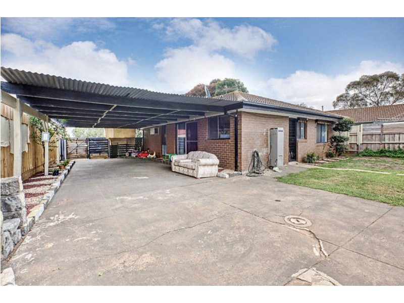 8 Denver Court, Meadow Heights VIC 3048