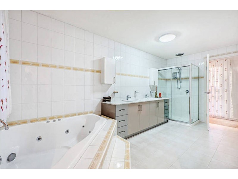 18 Morwell Crescent, Dallas VIC 3047