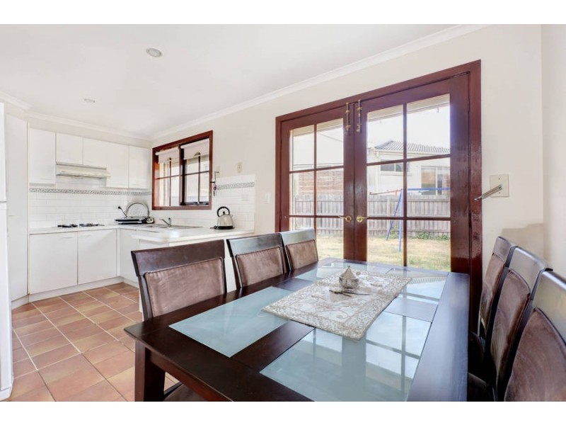 2/34 Shankland Boulevarde, Meadow Heights VIC 3048