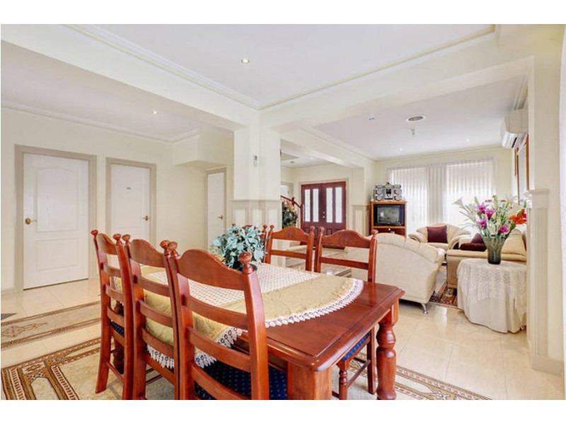 4 Oakbank Court, Roxburgh Park VIC 3064