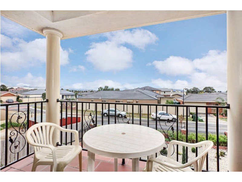 4 Oakbank Court, Roxburgh Park VIC 3064