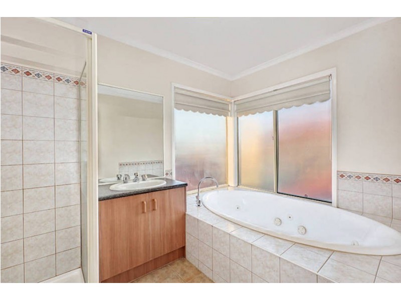 10 Boyden Square, Roxburgh Park VIC 3064