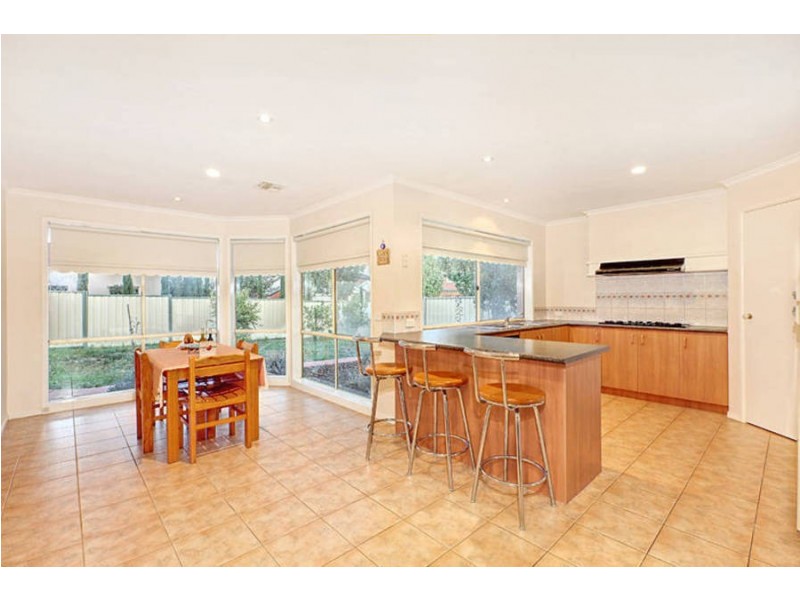 10 Boyden Square, Roxburgh Park VIC 3064