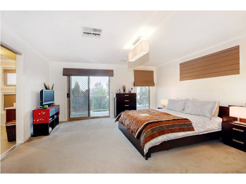 3 Flowerdale Crescent, Roxburgh Park VIC 3064