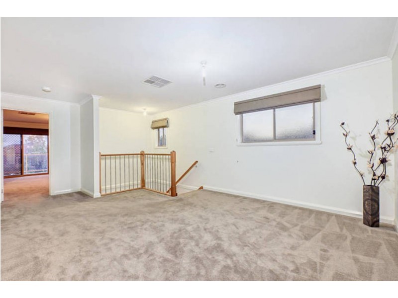 3 Flowerdale Crescent, Roxburgh Park VIC 3064