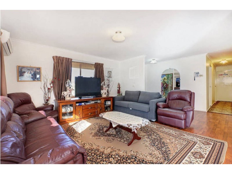 2 Banksia Place, Meadow Heights VIC 3048